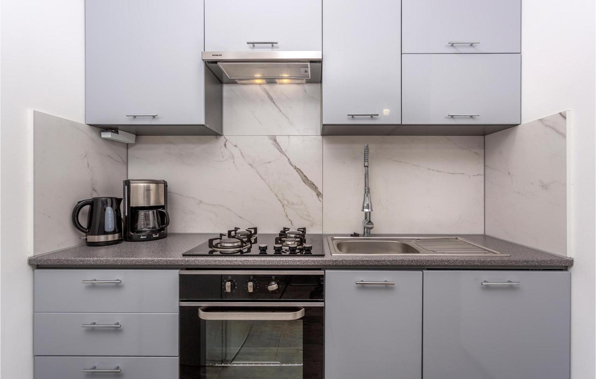 Stunning Apartment In Malinska With Kitchen Exterior foto